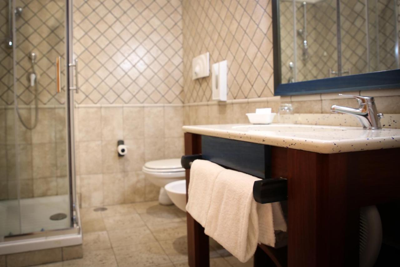 Standard Double or Twin Room,1186429018:JPEG